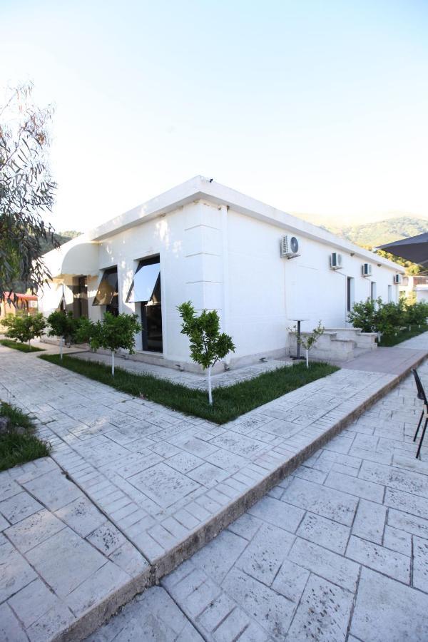 Bunec Beach Resort Piqeras Extérieur photo